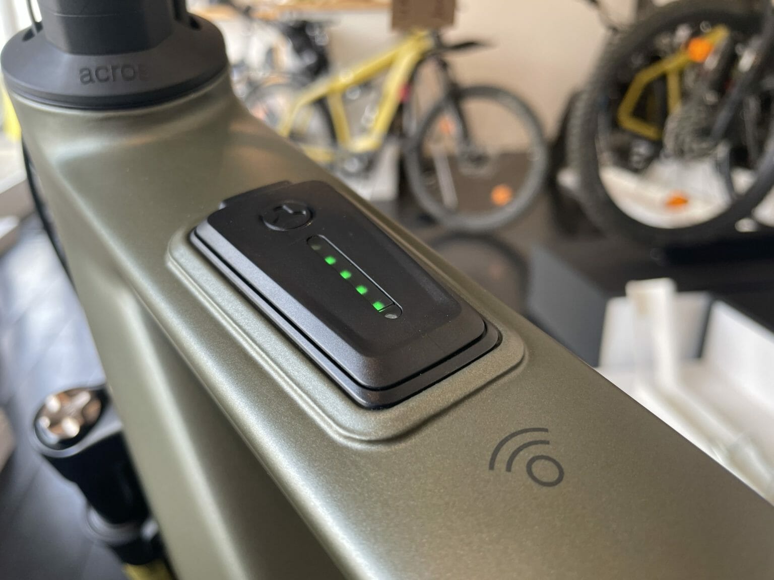 Integrated battery indicator LEDs on a Riese & Müller e-bike frame